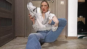 Clips 4 Sale - DIRTY SMELLY SOCKS WITH LONG FEET UNDERNEATH!AVI