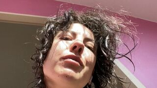 Clips 4 Sale - what is this weirdo doing?