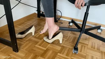 Clips 4 Sale - STOLEN SHOE UNDER THE OFFICE DESK - MP4 Mobile Version