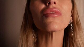 Clips 4 Sale - Lips of Truth