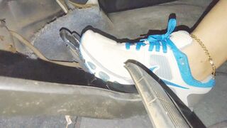 Clips 4 Sale - Flooring and tire squealing in Nike Airmax Tailwinds