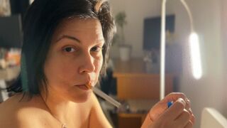 Clips 4 Sale - Playing with my smoke