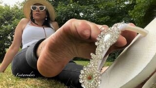Clips 4 Sale - Havaianas and natural toes