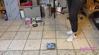 Clips 4 Sale - Sneaker-Girl Akira - Crush Some Old CD