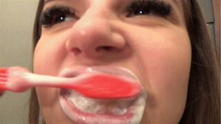 Clips 4 Sale - KEEPING HER ORAL BEAUTY AWESOME