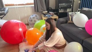 Clips 4 Sale - Sophie prepares a party for her friend