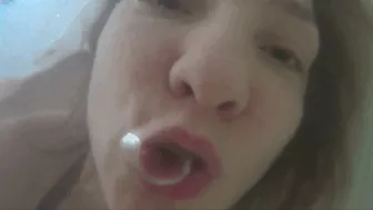 Clips 4 Sale - UNDERWATER CLOSEUP 28 M (talking underwater)
