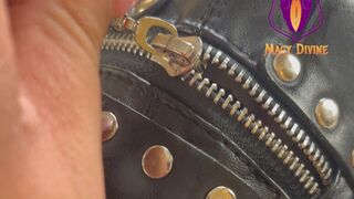Clips 4 Sale - Worship My Foot, SLAVE!!