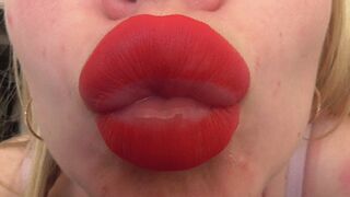 Clips 4 Sale - RED PLUMP LIPS OF A BLONDE AND A LOT OF KISSES!AVI