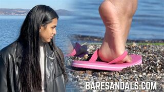 Solange on the beach wearing flip-flops - Video update 13060 HD