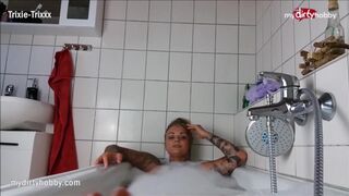 Tattooed Babe Masturbates in the Bathtub