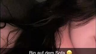 18 Jahre alte Slut betrügt Ihren Freund auf Snapchat und lässt sich vollspritzen