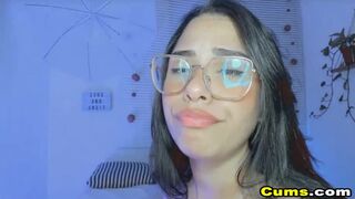 Nerd Babe Loves To Do Deepthroat Cock