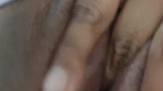 Brunennete masturbation close-up