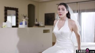 Italian bride buttplugged on the wedding