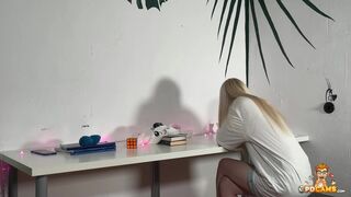 Incredible Cam Girl Masutbrating On Live Show