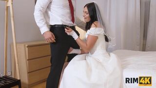 Brides decides to enjoy sex and rimming while guests are waiting for them