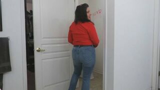 THICK LADY IN RED TOILET PEE TBT APRIL 6 2023