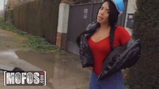 Megan Fiore Gives Jordi ENP A Handjob While Riding An E-Scooter In The Empty Road