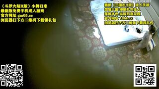 未流出酒店偷拍 学生情侣 美女穿着泳装来不及脱就骑上去享受男友的大肉棒