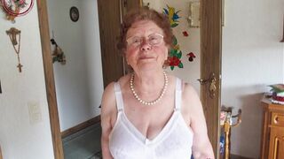 OMAGEILWithered grandmothers with tits