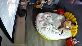 kcf9.com-2023--28新流出酒店新台 超清镜头偷拍 美女穿着黑丝被内射后又用嘴清理