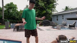 Stepmom asks me creampie her at the poolside