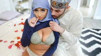 Hips porn video – Teen Curves - Childbearing Hijab Hips