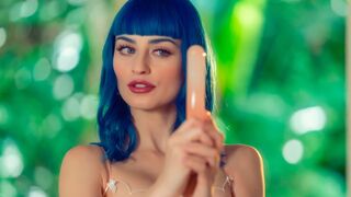 Cherry Pimps - Awesome blue-haired model Jewelz Blu knows how to play