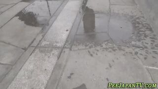 Japanese hos pee outdoors - video 1