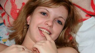 Young Libertines - Sensual babe with round bottom Simona likes dick-riding so much