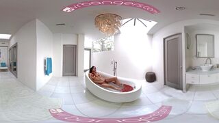 [360°VR] Hot Brazilian Chick Rubbing her WET PUSSY in The Tub