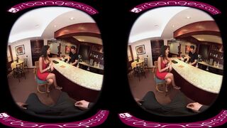 VR PORN - August Ames Give A World Class BlowJob To The Bartender