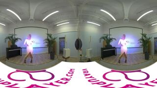 VR 3D 4K - BLONDE SEXY GIRL DANCING SALSA