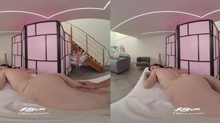 纹身少女Tabitha Poison VR Porn的按摩后性交