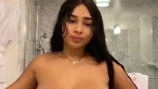 Hot girl taking a shower live on periscope