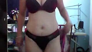 Married exhibitionist on webcam!