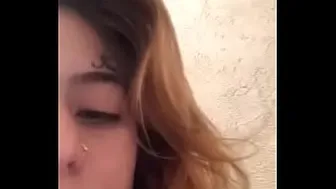 NEW ANIMATED Girl Showing Herself In The Mirror