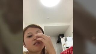 periscope woman downblouse