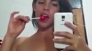 Girl sends naked video on WhatsApp