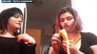 Twitch Girls Kissing And Flashing Boobs On Stream 127