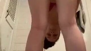 HOT NAKED GIRL AFTER SHOWER PERISCOPE
