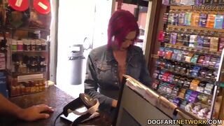 Anna Bell Peaks gets creampied at Gloryhole