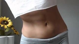 Fitness girl shows her perfect body - vanicams.com