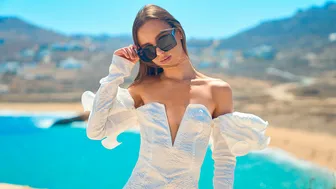 Superbe - Holidaze With Camilla Luskin