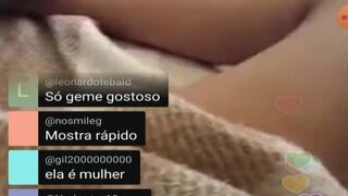 Novinha on Siririca shows her pussy on periscope