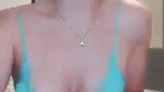 Nerdy Girl Does Quite The Show On Periscope