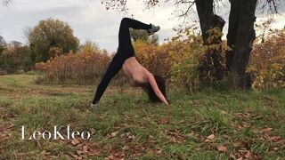 Naked outdoor training with a yoga teacher LeoKleo