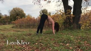Naked outdoor training with a yoga teacher LeoKleo