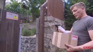 Cute Blonde Teen Fucked The Delivery Boy